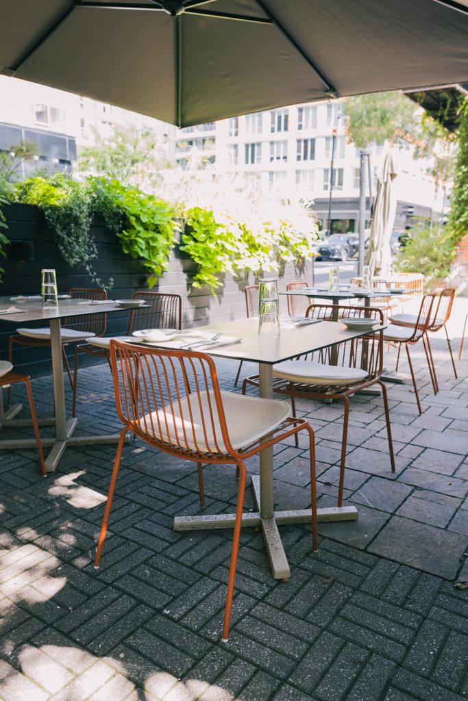Place Carmin furnished by Espace Cabdéco, Pedrali.