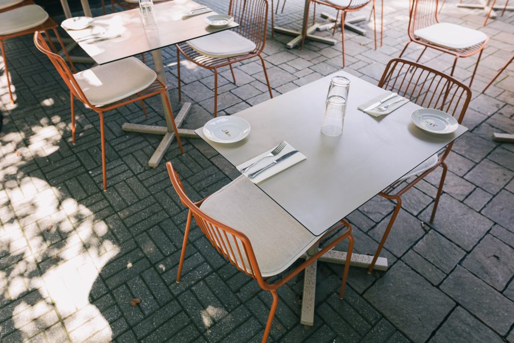 Place Carmin furnished by Espace Cabdéco, Pedrali.
