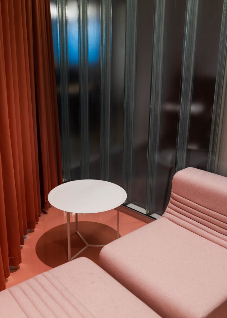FlightHub furnished by Espace Cabdéco. Loft armchair and ottoman by Softline. 