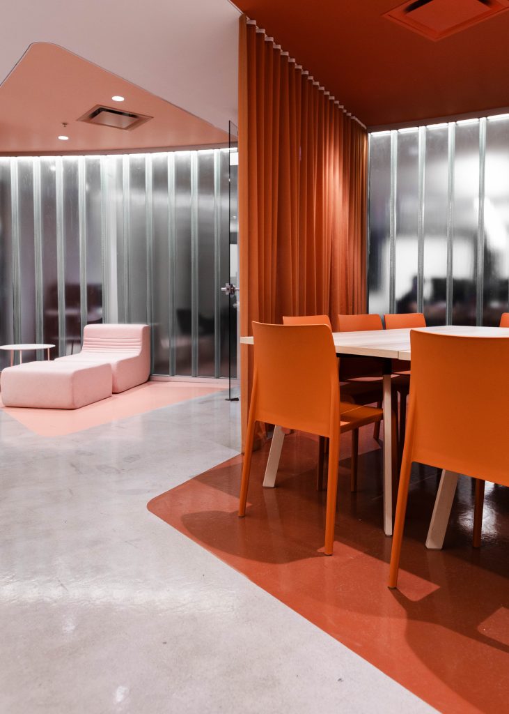 FlightHub furnished by Espace Cabdéco. Volt chairs by Pedrali. 