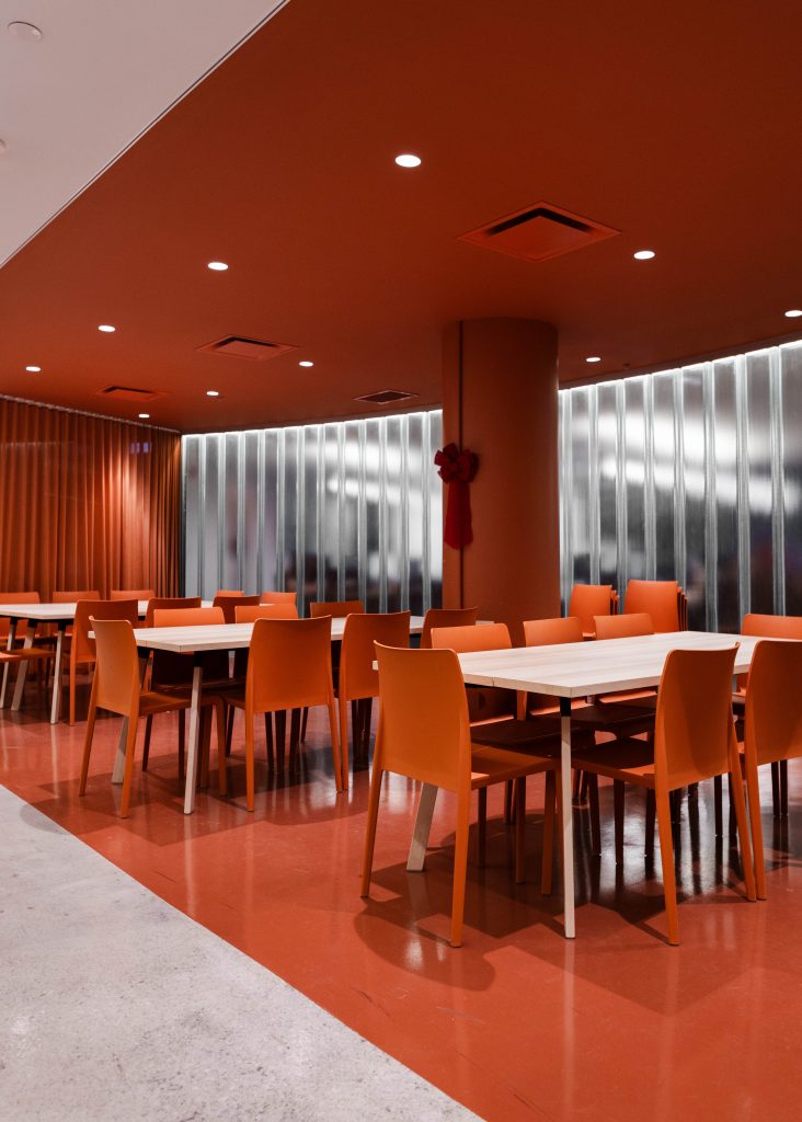 FlightHub furnished by Espace Cabdéco. Volt chairs by Pedrali. 