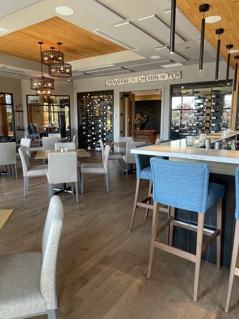 Golf Le Maitre de Mont Tremblant meublé par Espace Cabdéco. Chaises Palma.