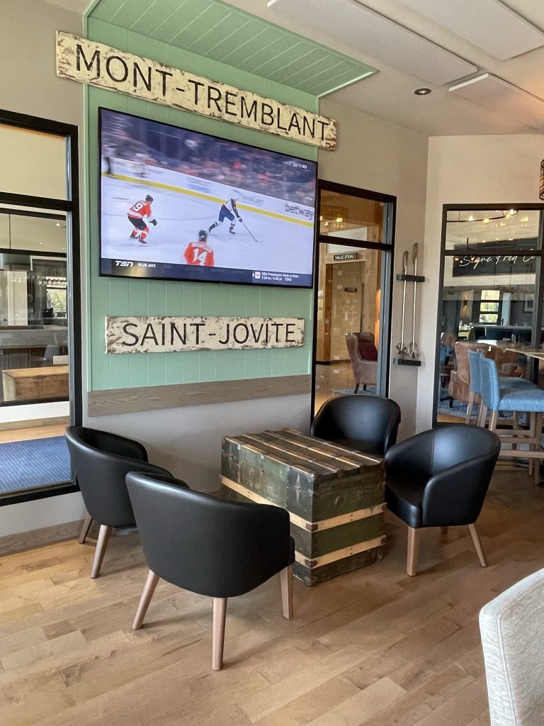 Golf Le Maitre de Mont Tremblant meublé par Espace Cabdéco. Chaises Palma.