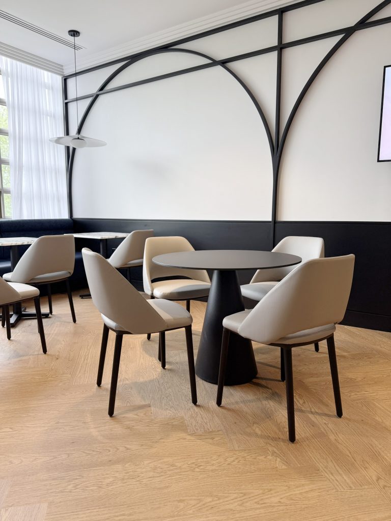 Mont-Royal Memorial Services, furnished by Espace Cabdéco. Vic chairs by Pedrali. Ikon tables by Pedrali.  