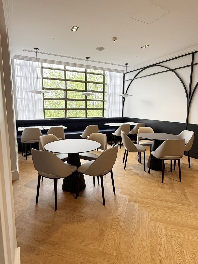 Mont-Royal Memorial Services, furnished by Espace Cabdéco. Vic chairs by Pedrali. Ikon tables by Pedrali.  