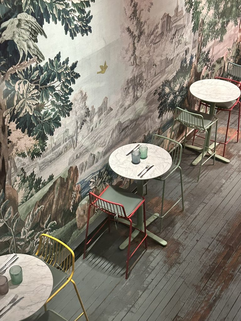 Bvrger furnished by Espace Cabdéco. Nolita stools, Ypsilon tables by Pedrali. 
