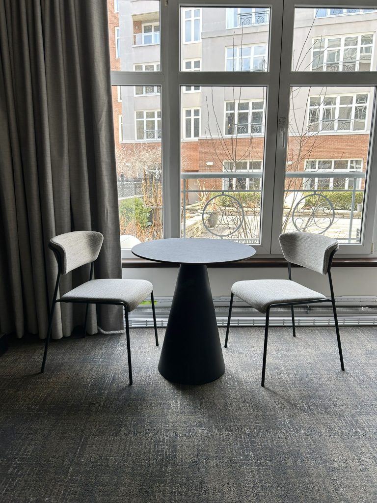 Hôtel Saint-Sulpice furnished by Espace Cabdéco. Lisa chairs by SCAB Design. Ikon table by Pedrali.