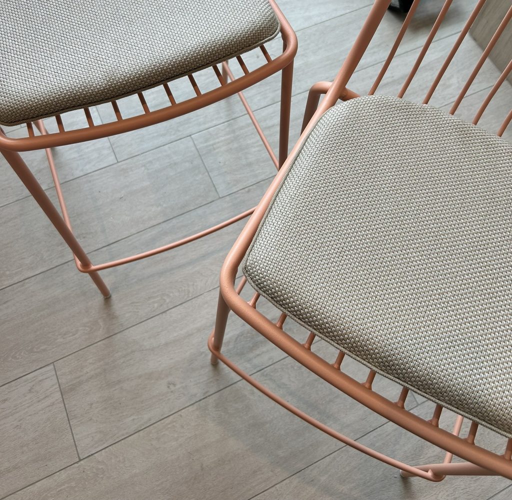 l'Oeufrier furnished by Espace Cabdéco. Nolita stools, Pedrali. 