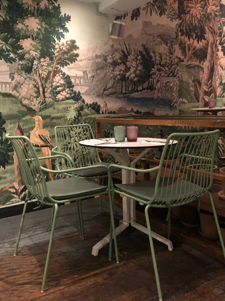 Bvrger furnished by Espace Cabdéco. Nolita chairs by Pedrali. 