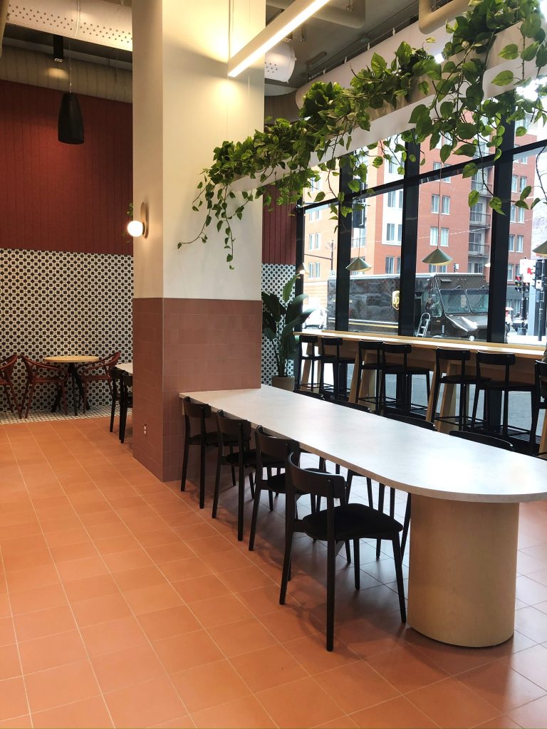 Avril Griffintown furnished by Espace Cabdéco. Origins 1971. Pedrali.