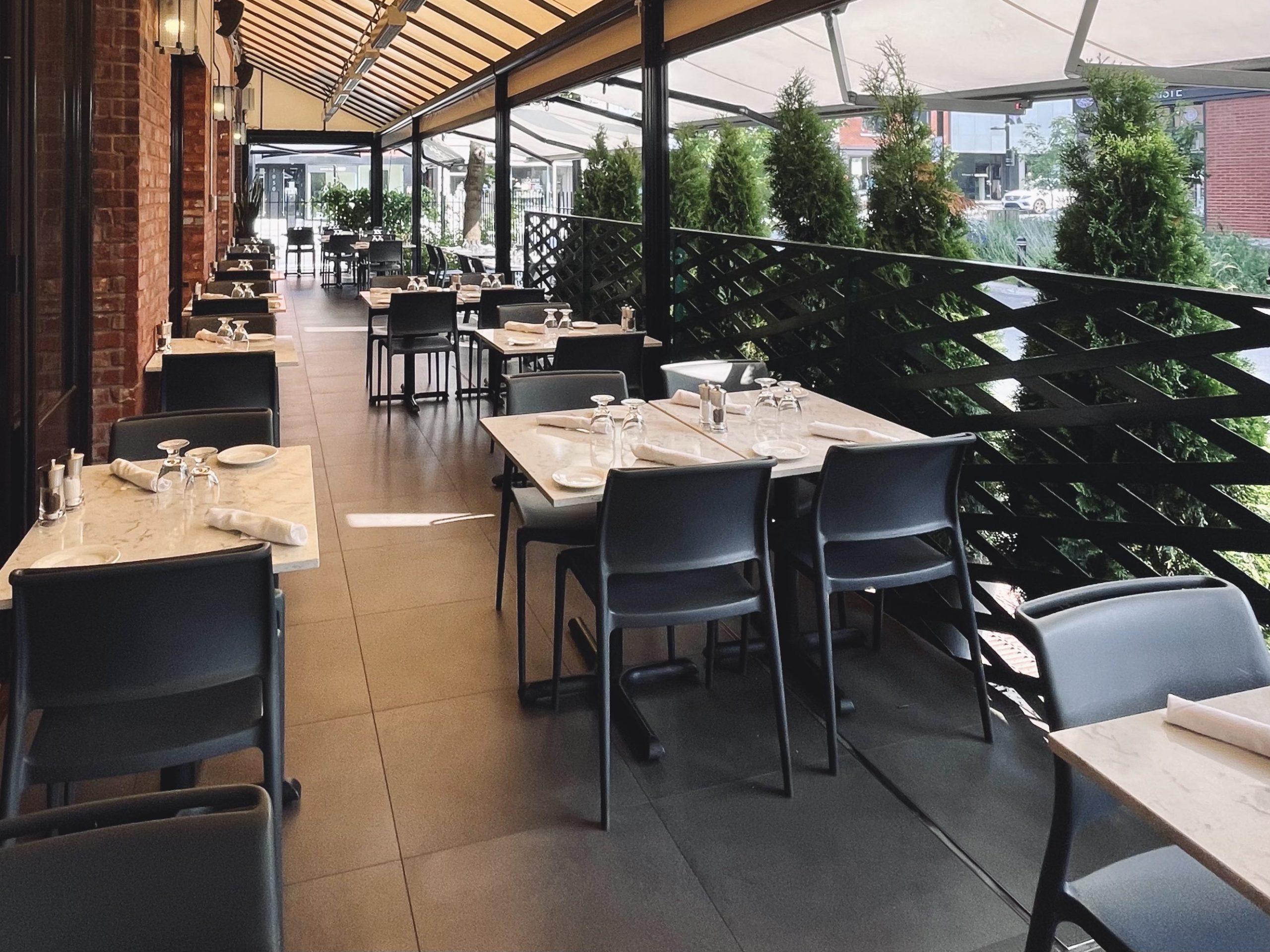 Leméac Terrasse meublé par Espace Cabdéco, Pedrali.